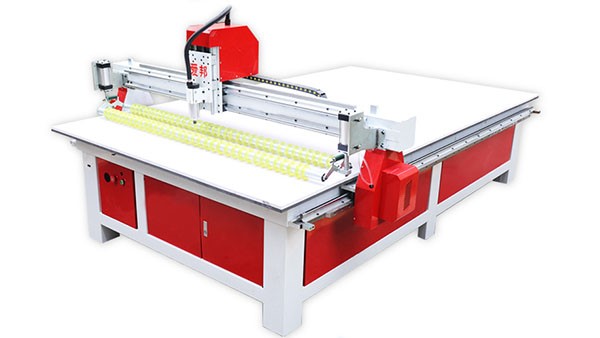 汽車腳墊切割機生產(chǎn)廠家