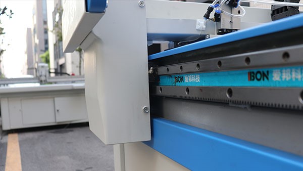 振動刀裁床的用途有哪些，適合裁剪哪些行業材料