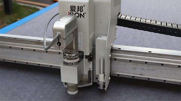 一臺(tái)皮革裁切機(jī)需要多少錢