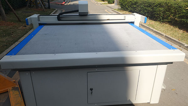 自動服裝裁剪設備