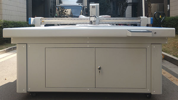 全自動(dòng)裁布機(jī)