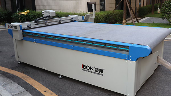 硅膠板切割機(jī)