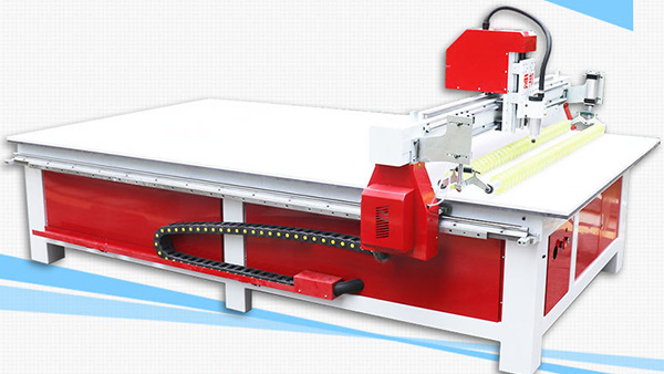 旋轉(zhuǎn)刀腳墊切割機