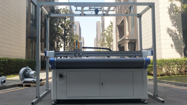 電腦數(shù)控全自動巡邊切割設備