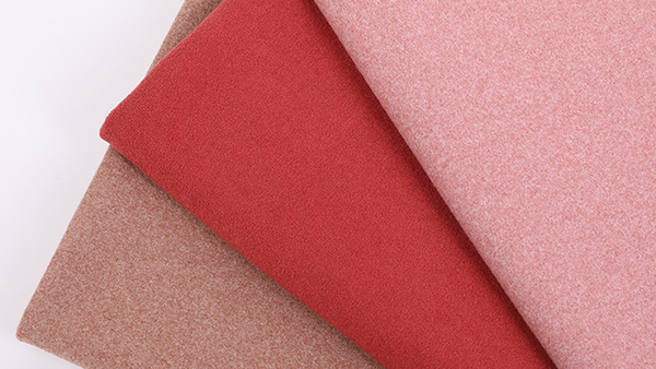 服裝布料裁剪，全自動智能裁布機。